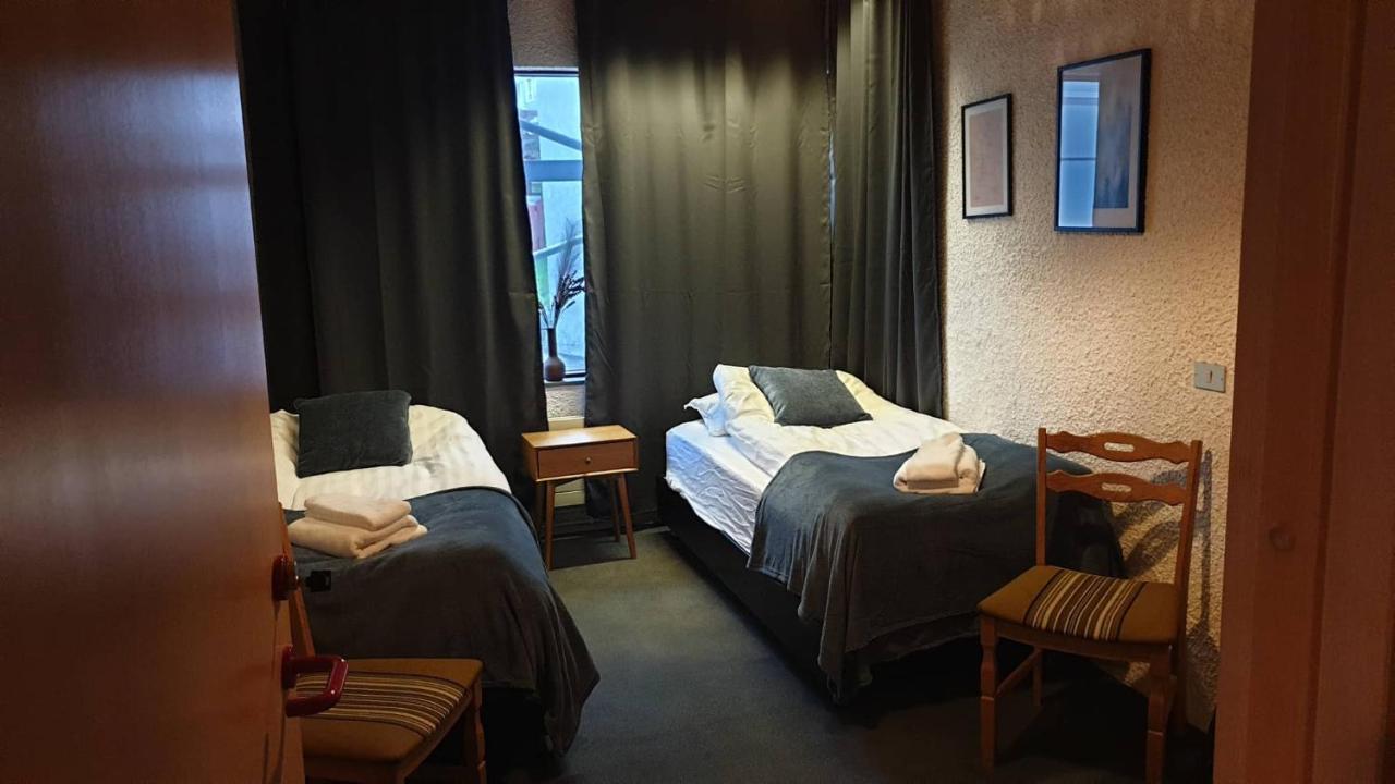 The Bank Sleeping Guesthouse Neskaupstadur ภายนอก รูปภาพ