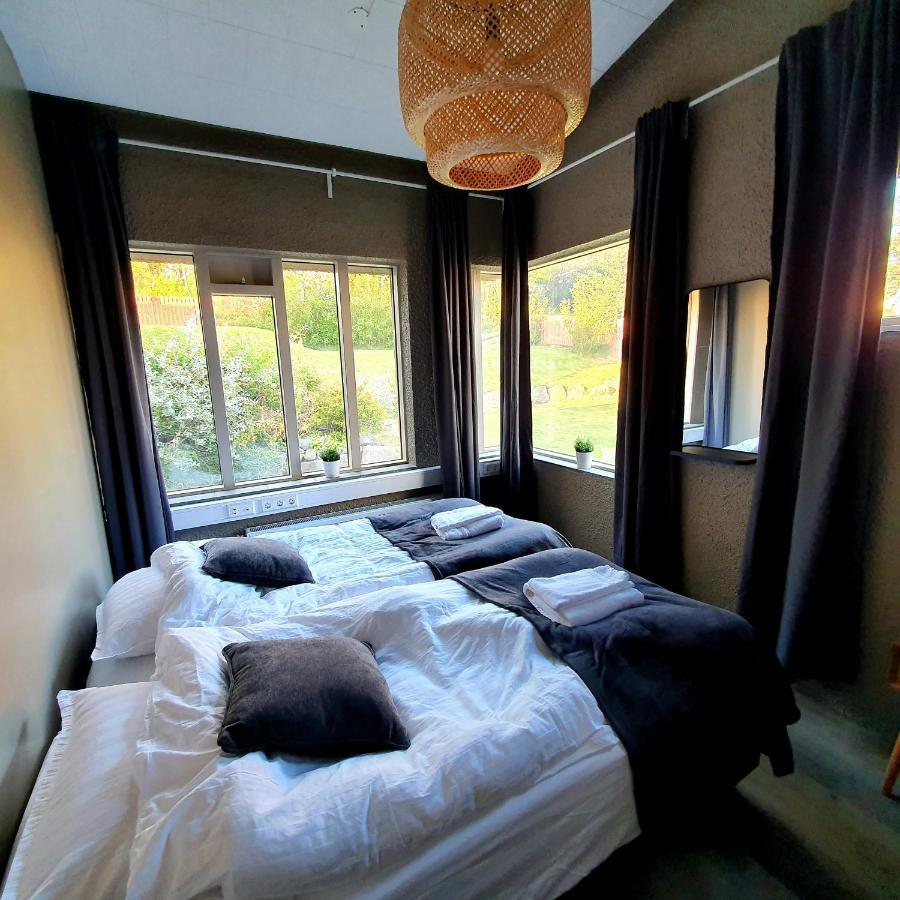 The Bank Sleeping Guesthouse Neskaupstadur ภายนอก รูปภาพ