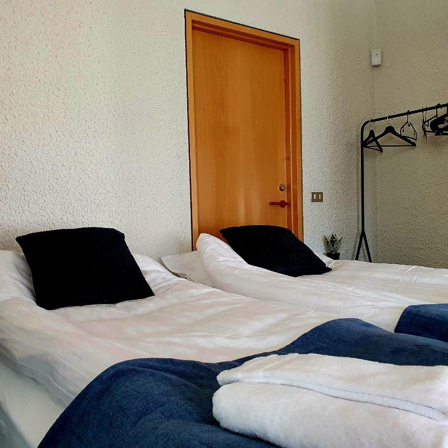 The Bank Sleeping Guesthouse Neskaupstadur ภายนอก รูปภาพ